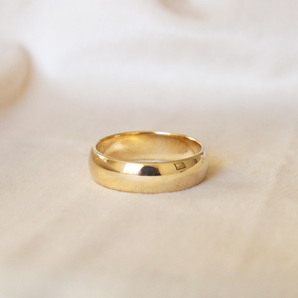 The D Shape Wedding Band