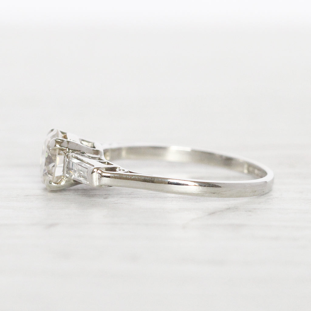 Art Deco 1 Carat Brilliant Cut Diamond Solitaire with Baguette Diamond Shoulders