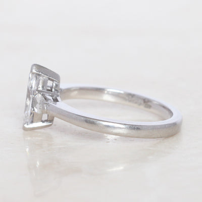 Contemporary 0.92 Carat Marquise Cut and Pear Shape Diamond Three Stone