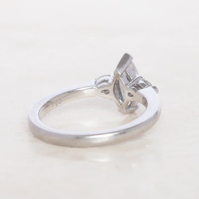 Contemporary 0.92 Carat Marquise Cut and Pear Shape Diamond Three Stone