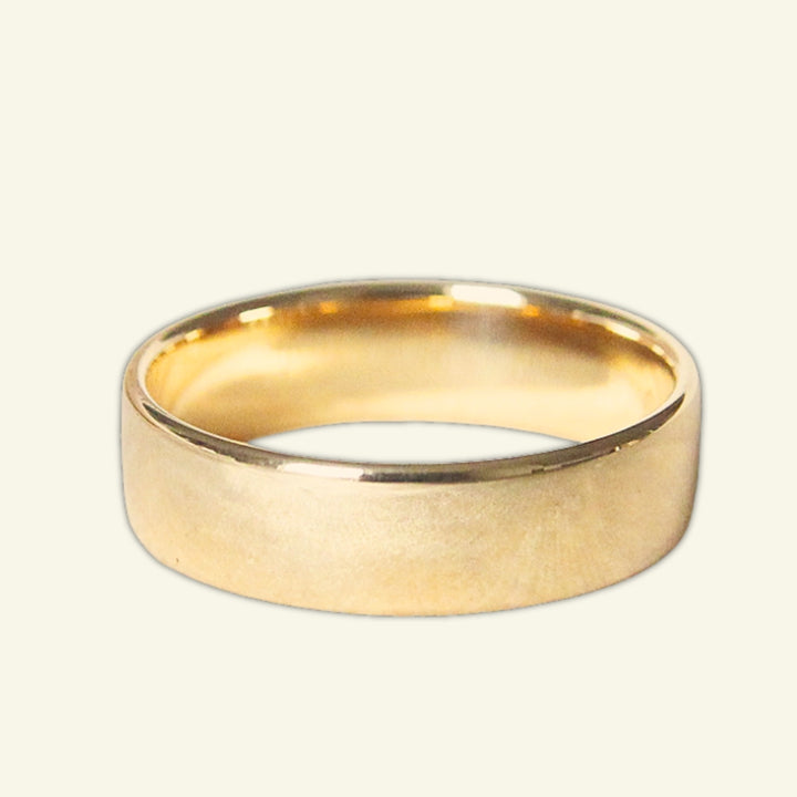 The Bombe Court Shape Wedding Band