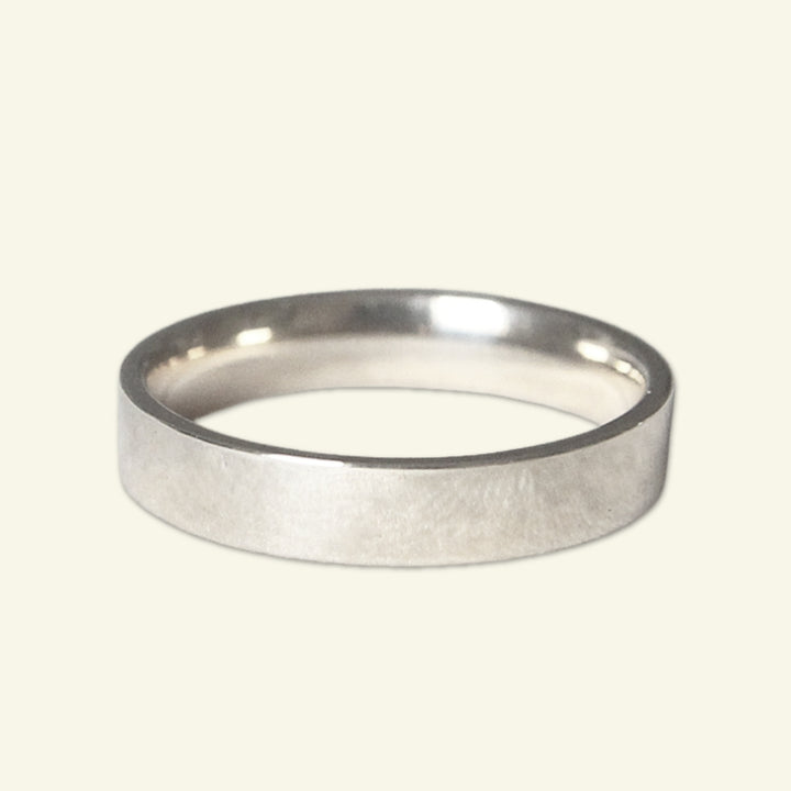 The Flat Court Shape Wedding Band