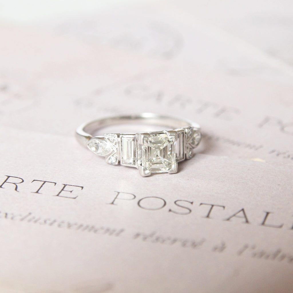 Art Deco 0.95 Carat Carré Cut Diamond Solitaire Ring