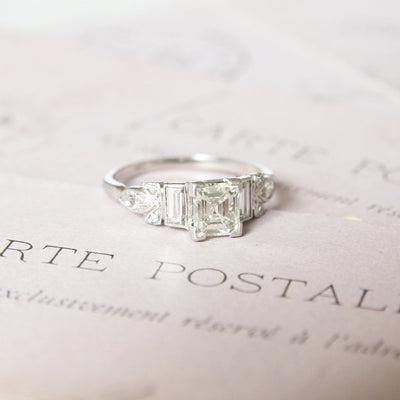 Art Deco 0.95 Carat Carré Cut Diamond Solitaire Ring